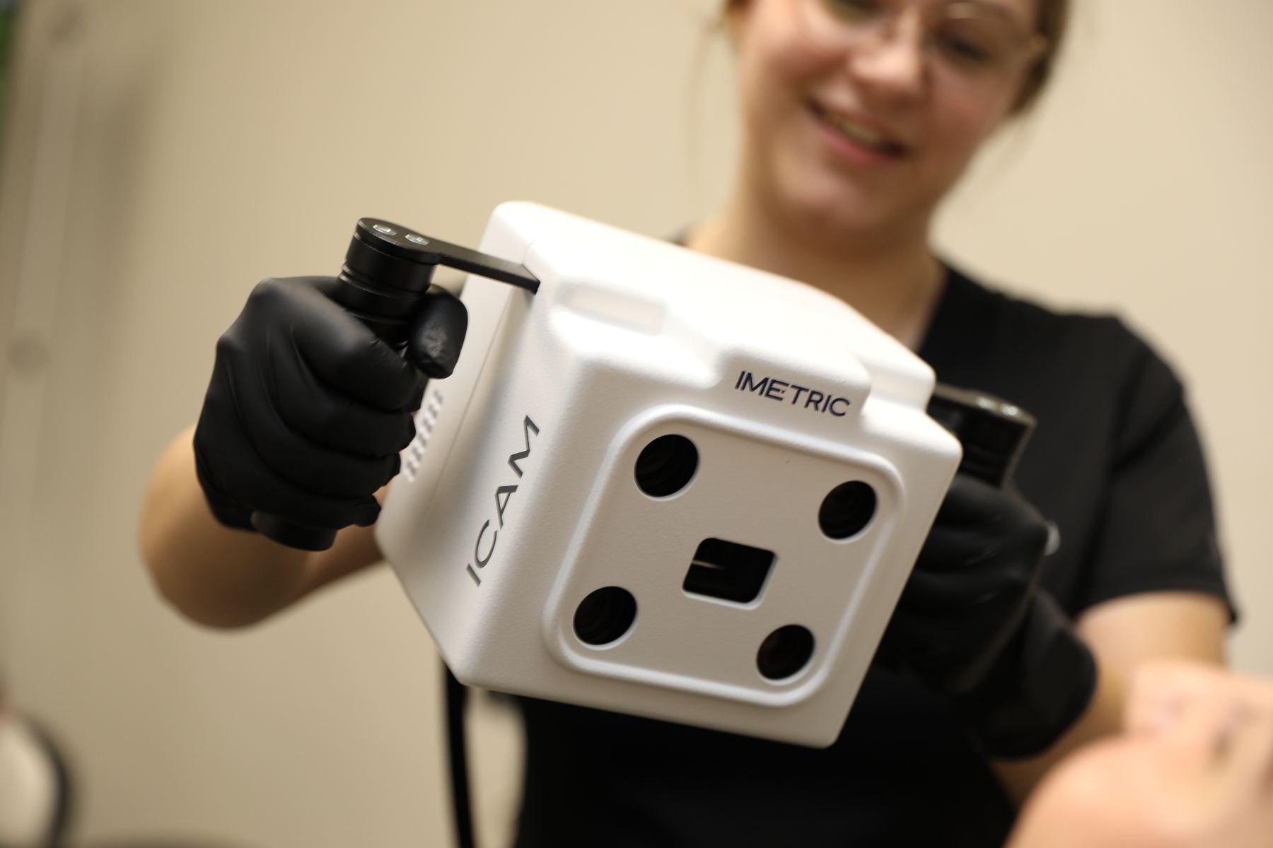 iCAM photogrammetry system for full-arch implant verification